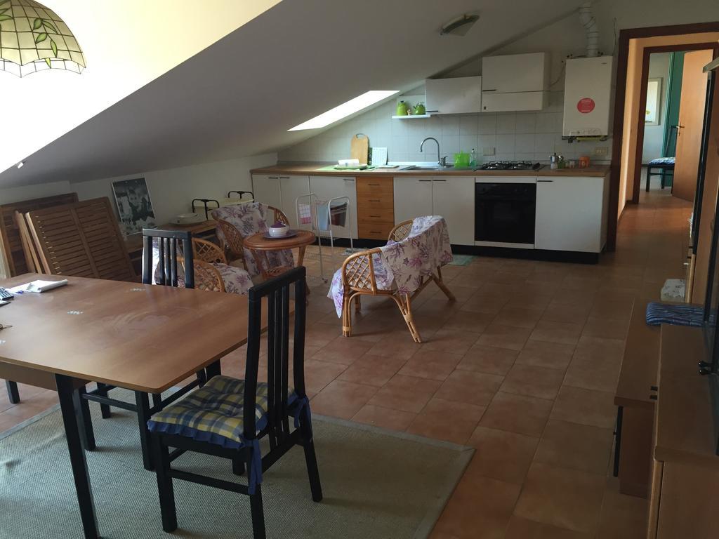 Mansarda Mare Apartman Altidona Szoba fotó