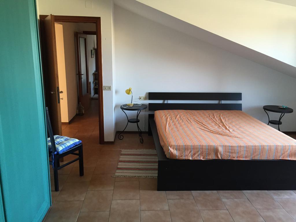 Mansarda Mare Apartman Altidona Szoba fotó